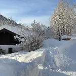 Nickis Bergcamp דירה *