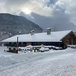 Nickis Bergcamp * שנייצלרויט